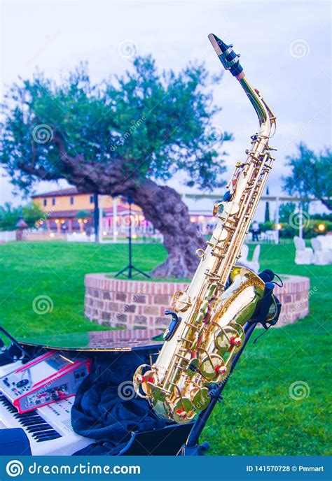 out dor sax